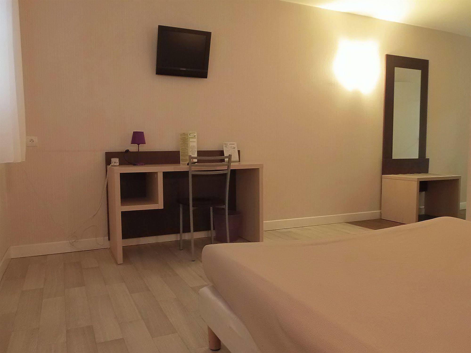 Hotel Azur Saint Junien Cit'Hotel Екстер'єр фото