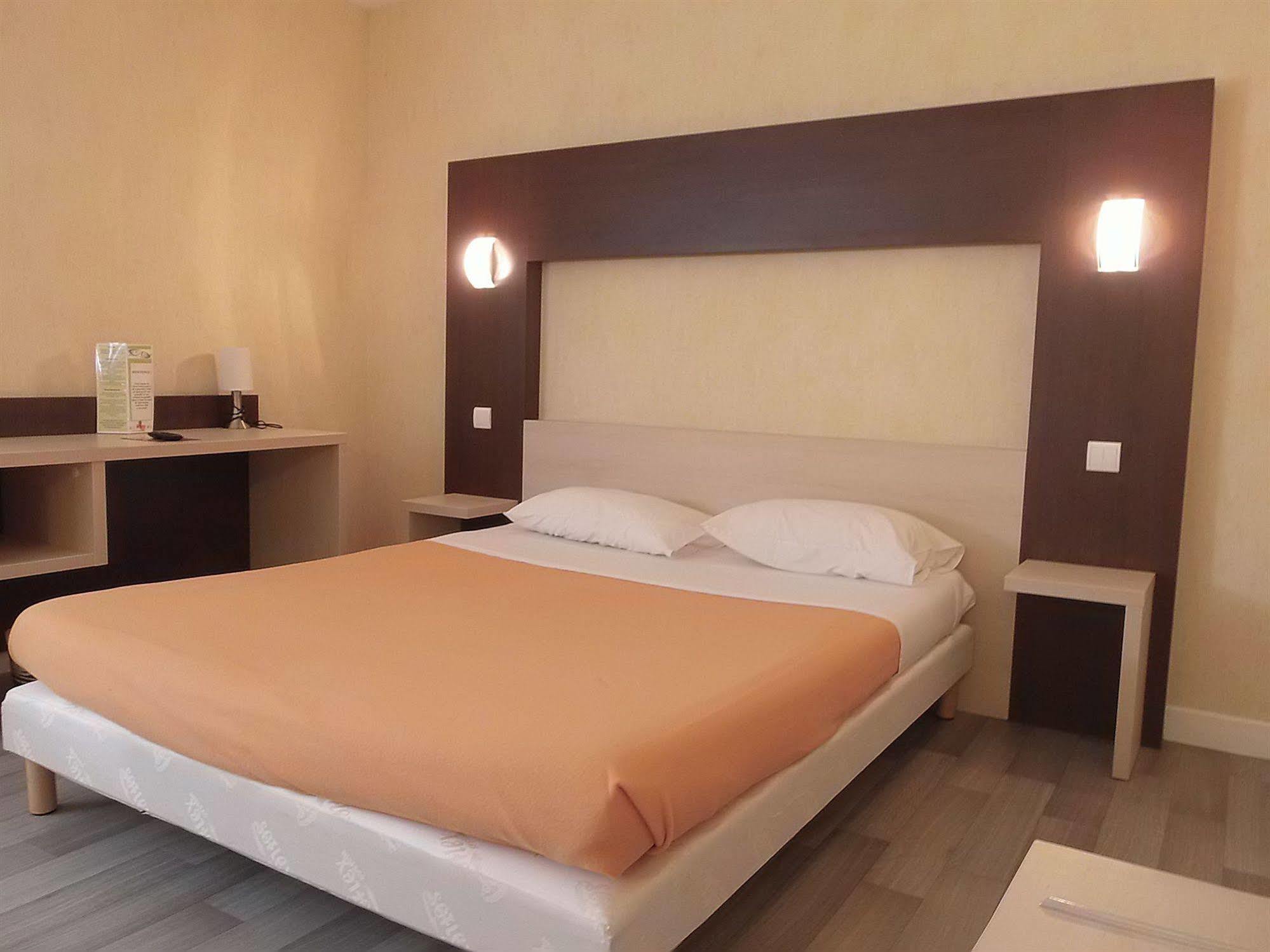 Hotel Azur Saint Junien Cit'Hotel Екстер'єр фото